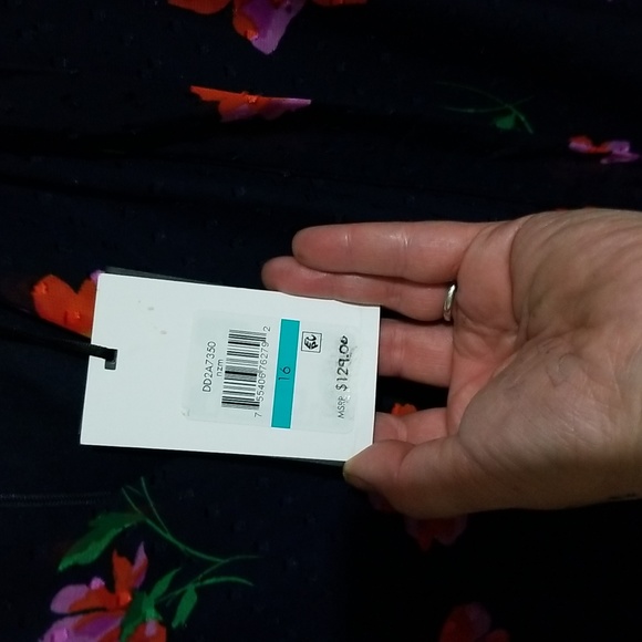 Dress - Picture 3 of 4